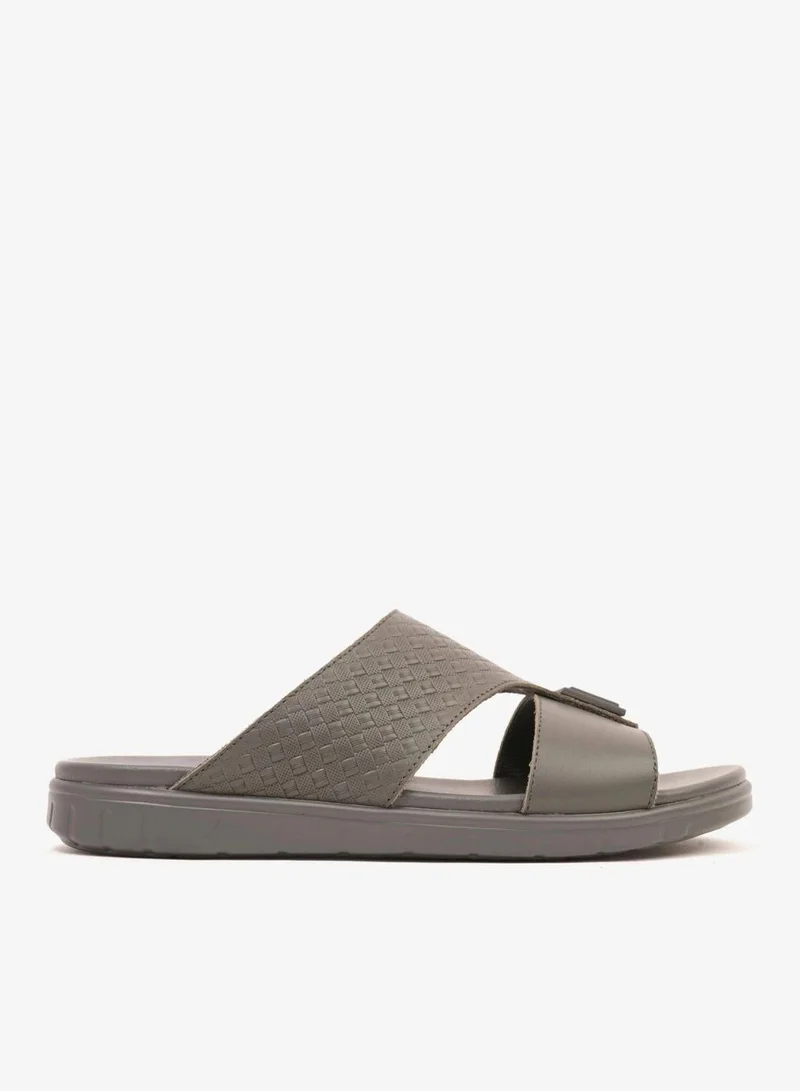 كومفورت بلس صندل رجالي جلد بنقش مانع للانزلاق رمادي